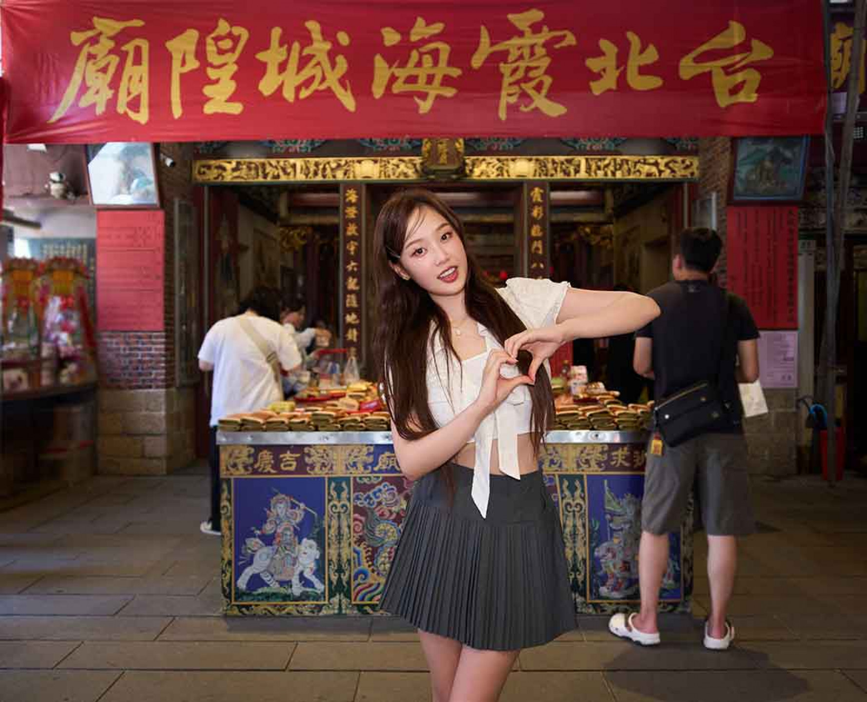 ANGIE安吉首次拜月老 迎接好桃花 寫下5大條件 竟有「大帥哥」