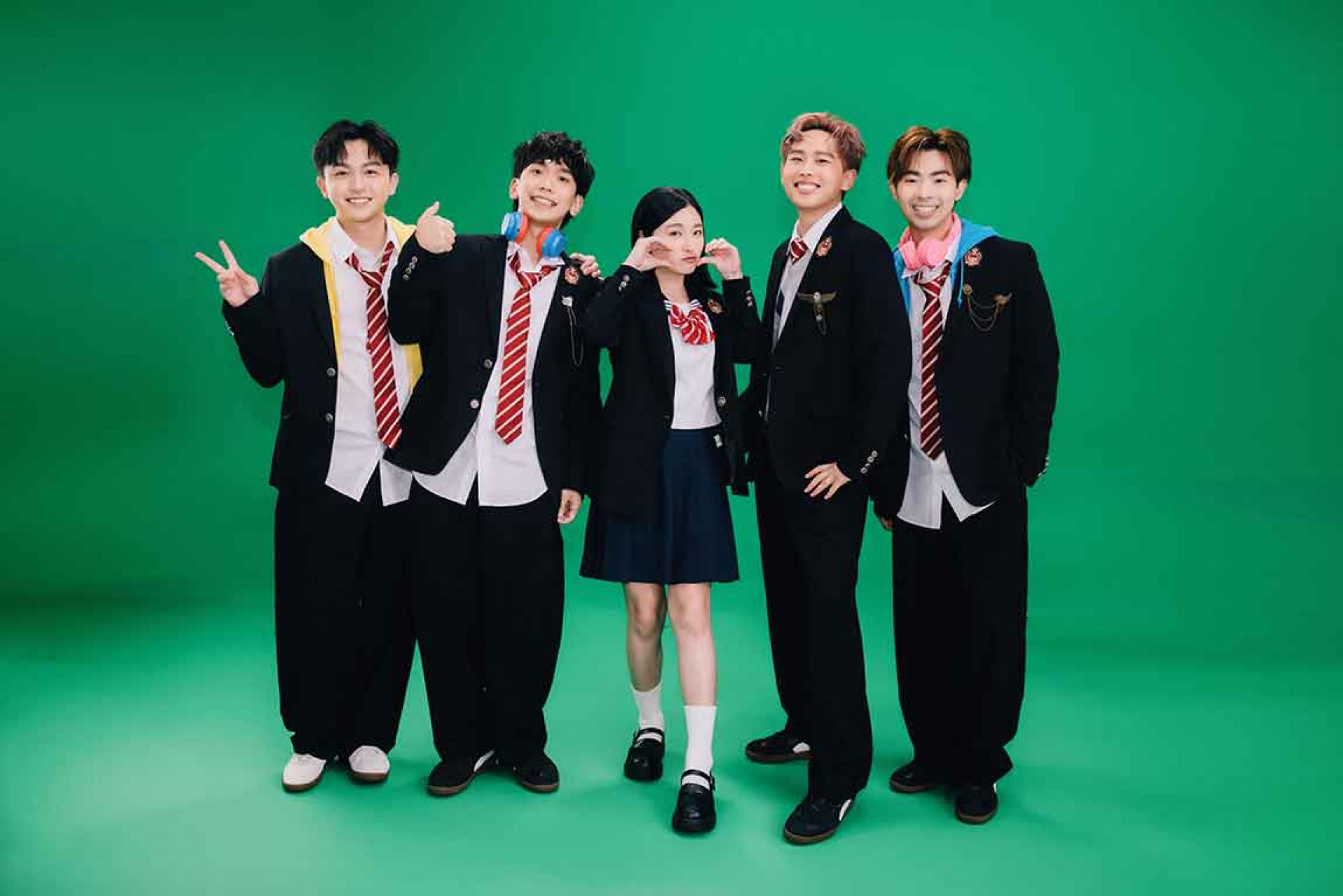 友誼見證曲!理想混蛋獻上新歌〈萬事大吉〉、MV由導演王孝玨執導,女主角邀來實力派演員葉曉霏再續前緣