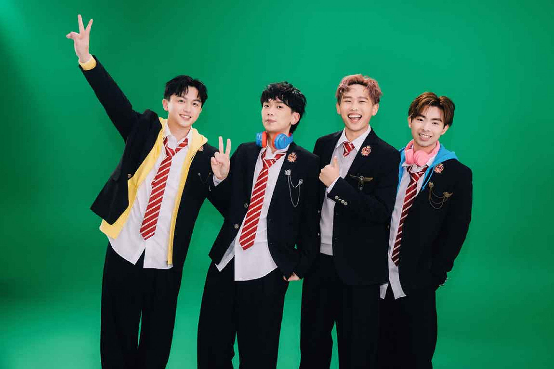 理想混蛋《不是因為天氣晴朗才見面》11_02(日)小巨蛋-#加場-門票就在明天下午1點於KKTIX售票系統全面啟售!團員們齊聲祝賀:祝大家搶票萬事大吉!