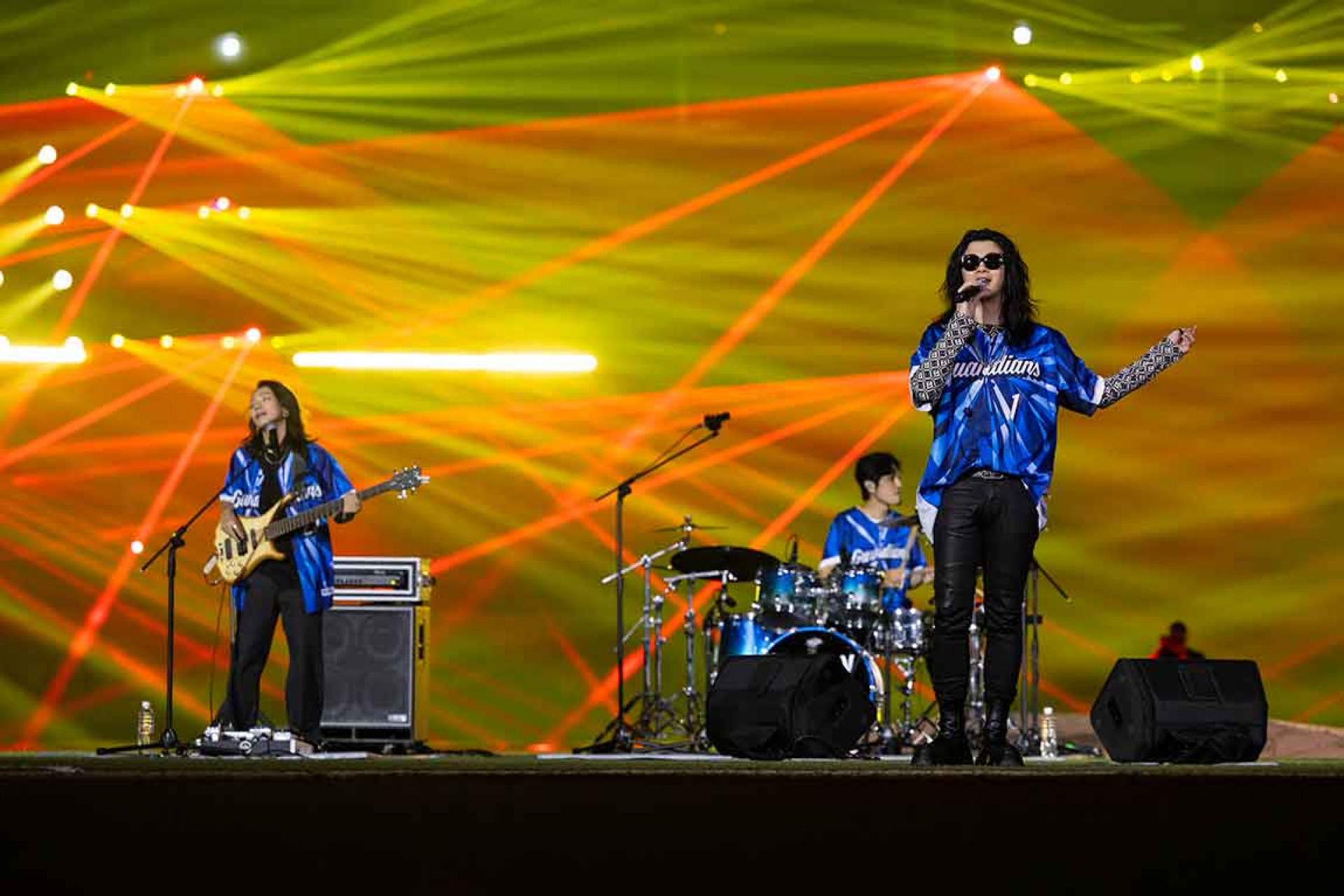 從麋式搖滾到抒情,麋先生用音樂與球迷串聯每一顆熱愛棒球的心。(相信音樂提供)