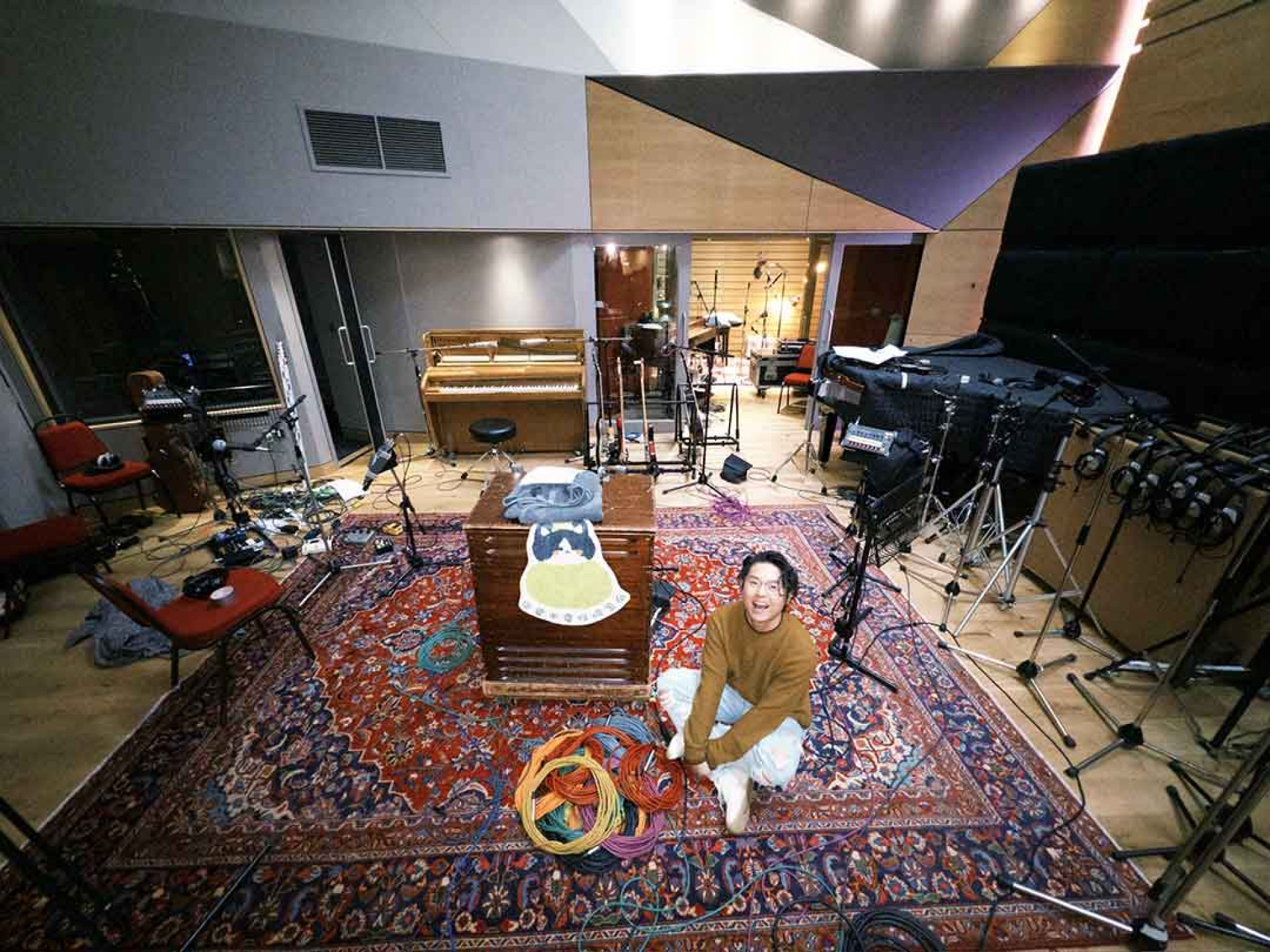 鼓手哲謙化身幕後大魔王。(相信音樂提供)