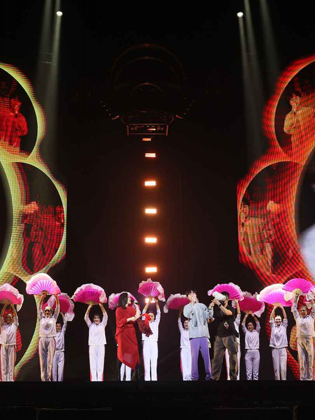 徐佳瑩突發奇想請來專業舞團為吳青峰伴舞