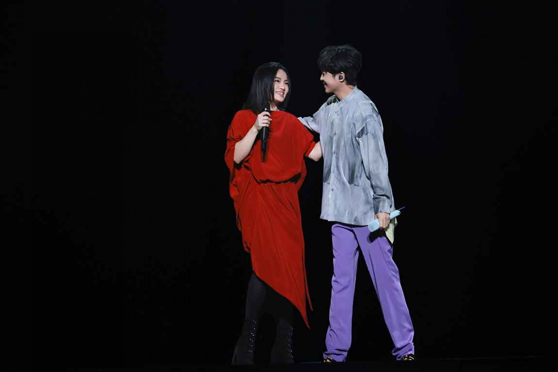 徐佳瑩(左)邀請吳青峰擔任上海演唱會嘉賓