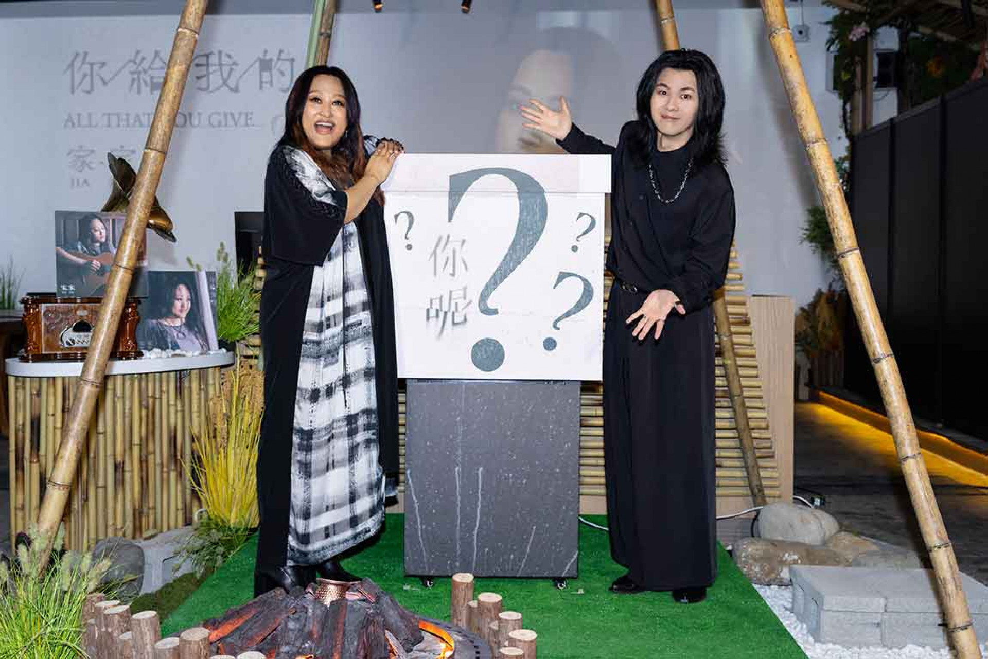 家家和麋先生聖皓今天首度同台演唱完整版〈你呢〉。（相信音樂提供）