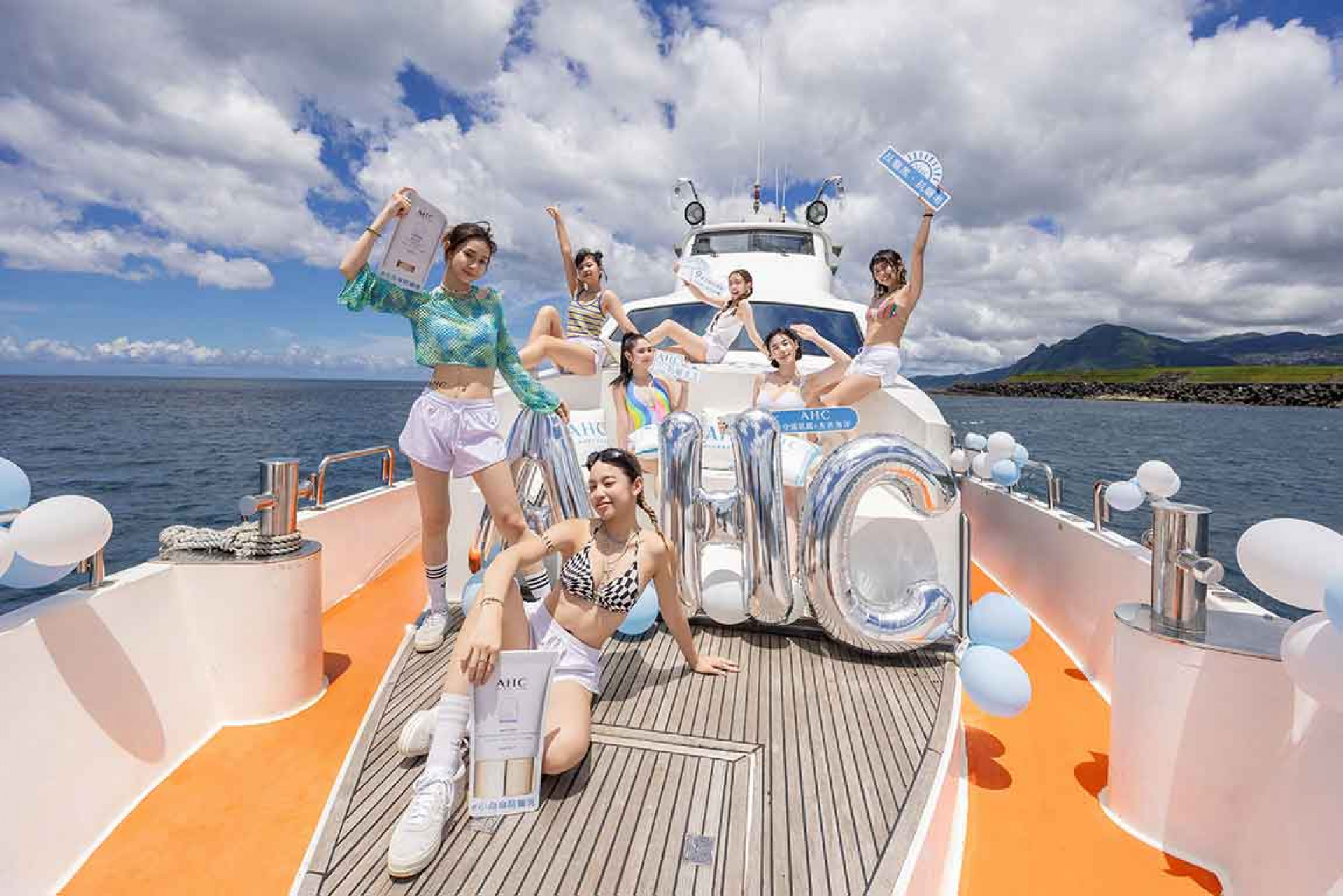 人氣韓籍啦啦隊趙娟週、與新時代顛覆系女團 babyMINT 登上AHC專屬遊艇
