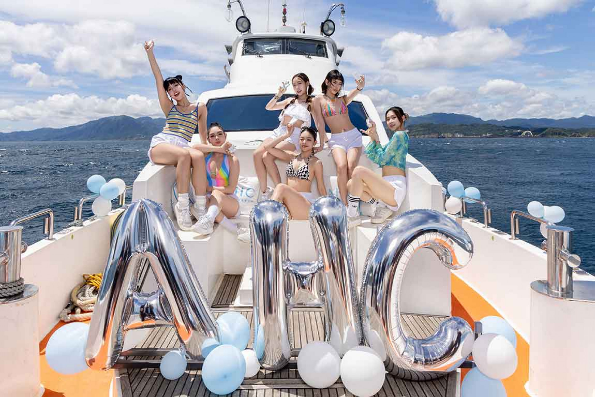 人氣韓籍啦啦隊趙娟週、與新時代顛覆系女團 babyMINT 登上AHC專屬遊艇_1