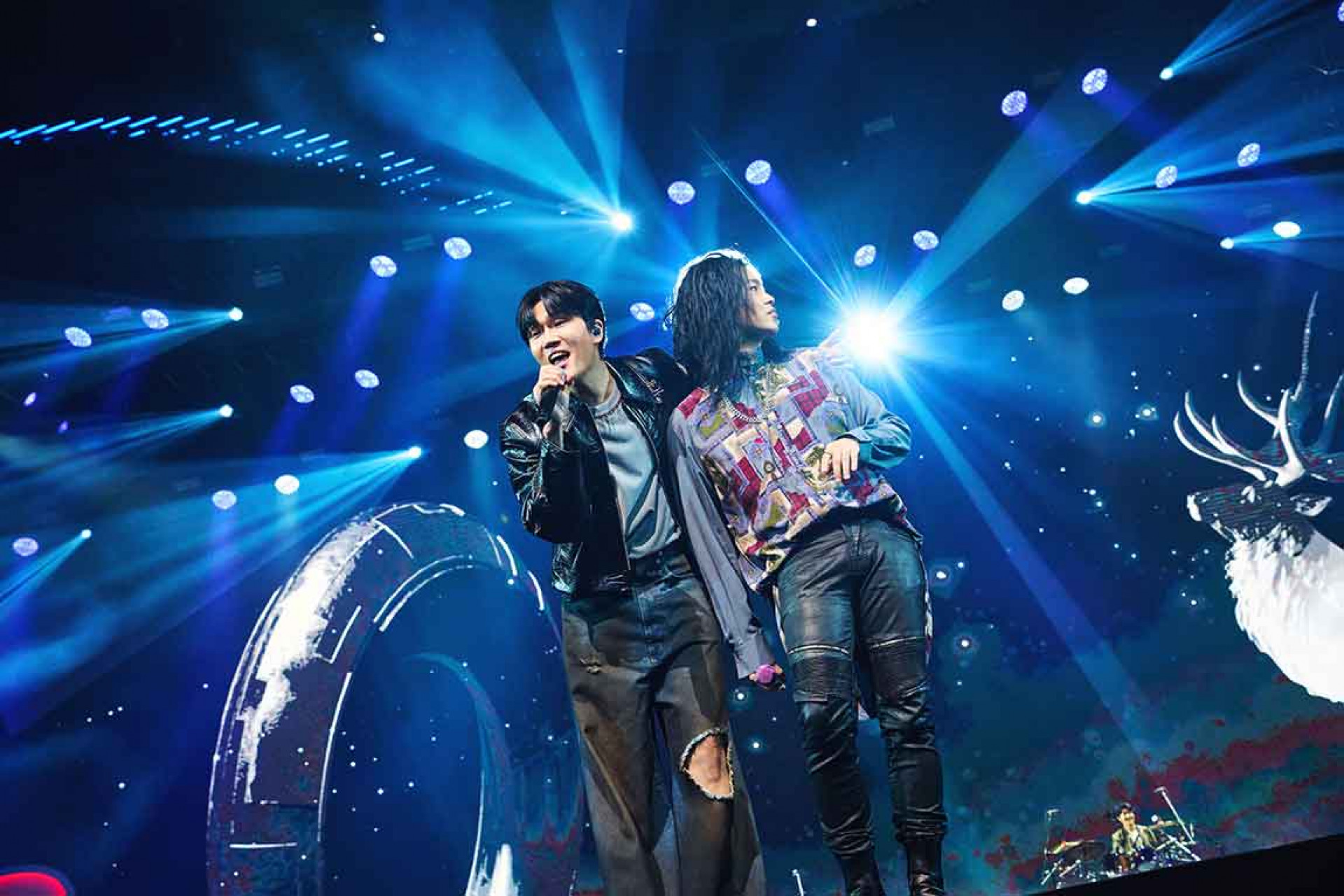 兩大金曲樂團宇宙人、麋先生 MIXER強強聯手擔任2025-hito流行音樂獎開場嘉賓,他們把各自小巨蛋演唱會上精彩的橋段搬到hito舞台,且再做升級,也顯示對這次演出的重視。(相信音樂提供)