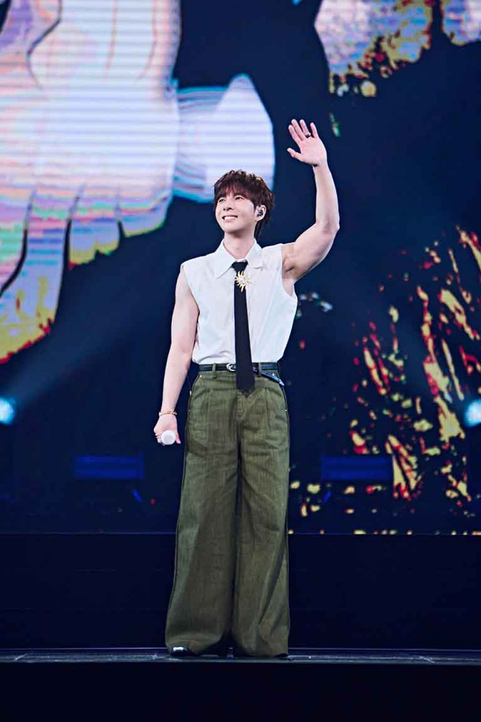 陳勢安兩套風格迴異造型帥翻 精壯手臂變「陳勢獵人」