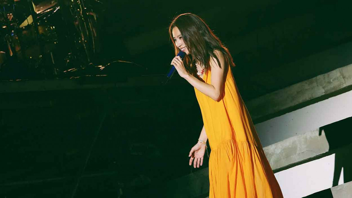 田馥甄「田調」小巡演第三站重返高雄獻唱〈口袋的溫度〉 高舉水杯:你們都是田選之人!