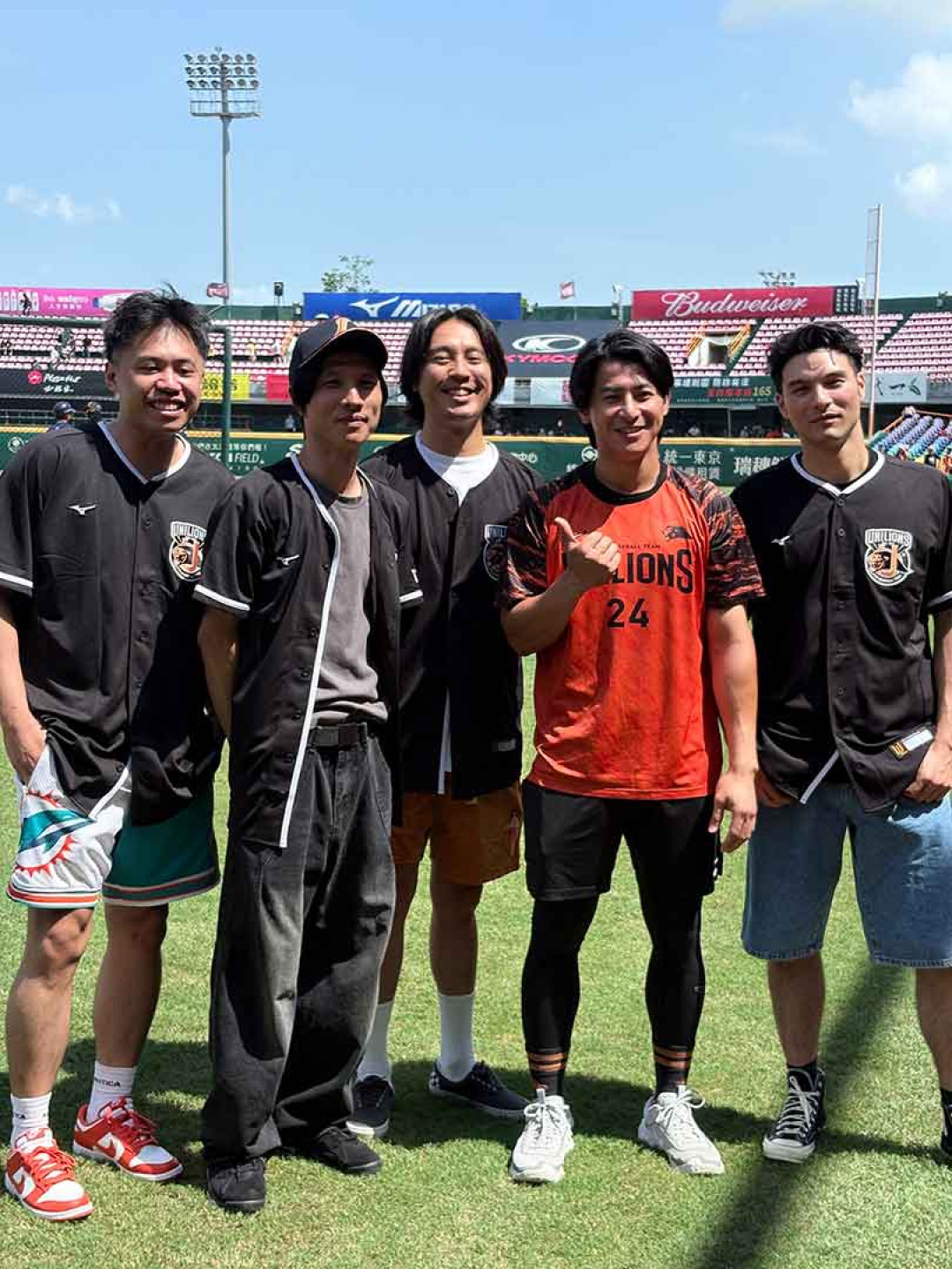 受邀統一獅前進台南棒球場擔任開球嘉賓