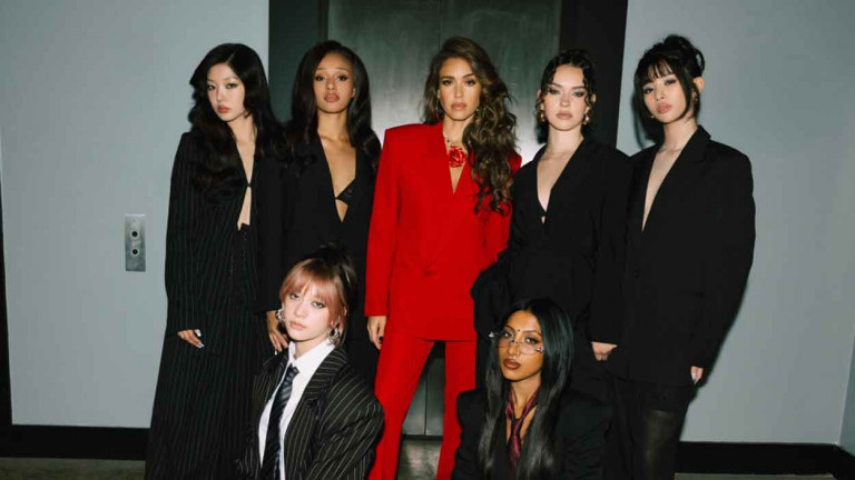 KATSEYE 新曲〈Gabriela〉邀潔西卡艾芭助陣 MV上演賞巴掌、斷指等八點檔劇情