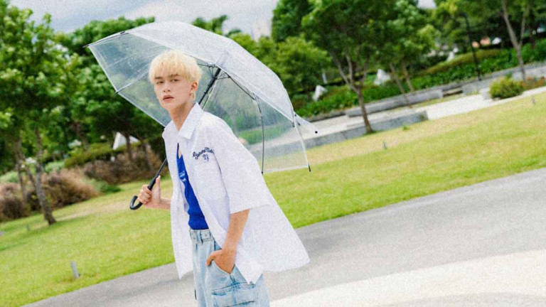 超人氣男團Ozone成員周子翔全新雨季療傷情歌〈雨傘忘了帶走〉唱出不一樣的周子翔