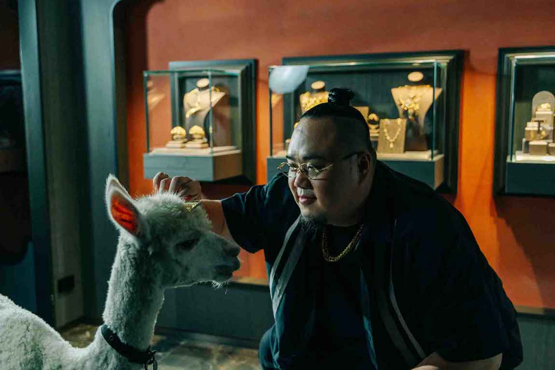 MV現場盲盒禮物般的「驚喜連連」,全是劇組最難控制的生物。