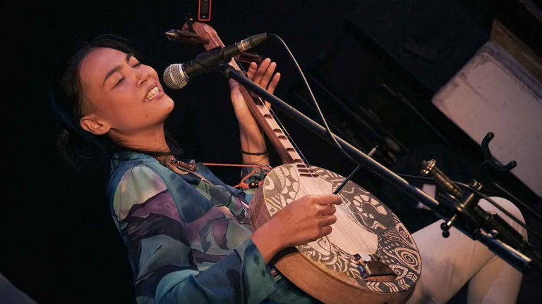 首場完售講唱會！戴曉君彈唱分享十年音樂旅程