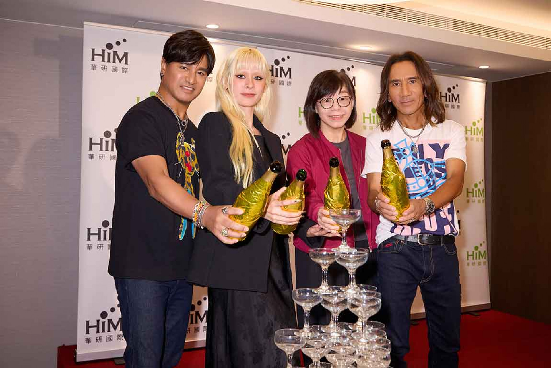 動力火車、JUD-陳泳希、「華研國際音樂」總經理何燕玲