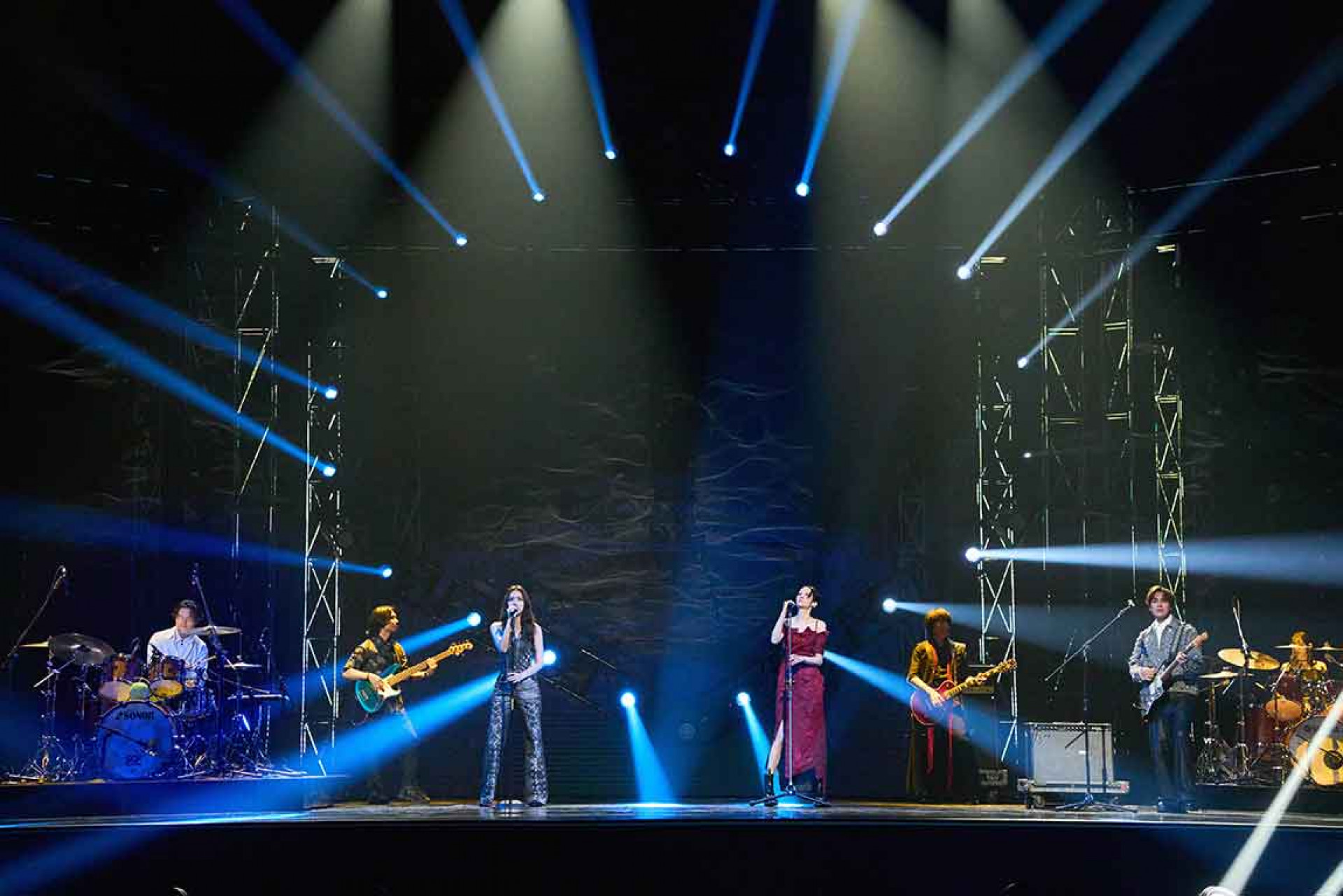 告五人攜手搖滾謬斯楊乃文互唱代表作。(相信音樂提供)