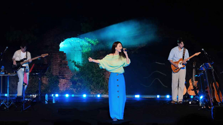 田馥甄「田調」屏東恆春聯福磚窯續唱！演唱哭到無法收拾 放任淚水宣洩真情