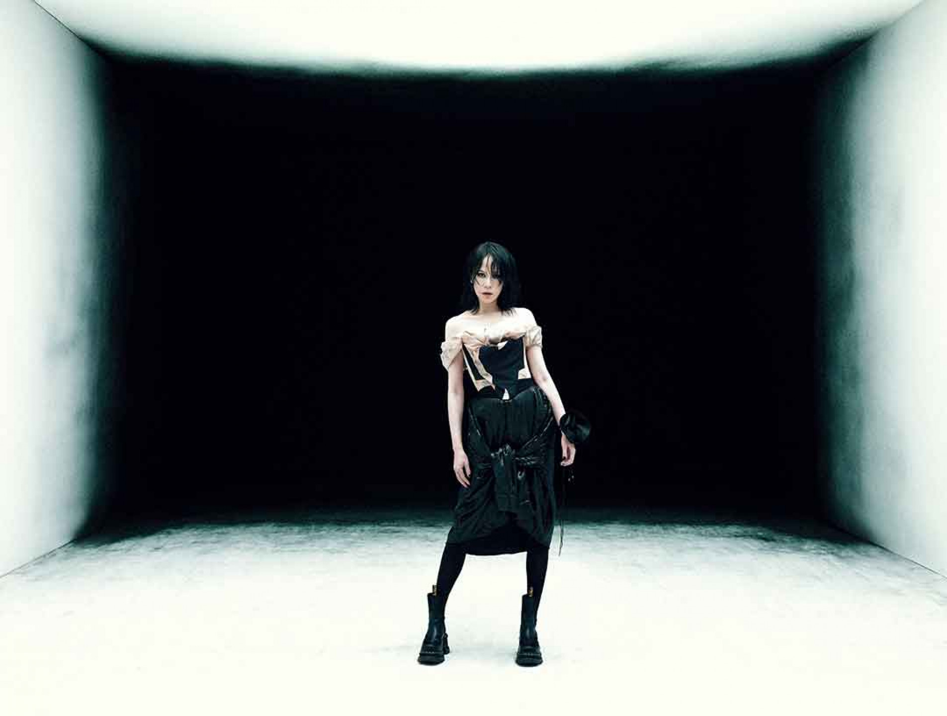 黑色就如同楊乃文的音樂一樣,外表純粹,內裡卻融合各種色彩