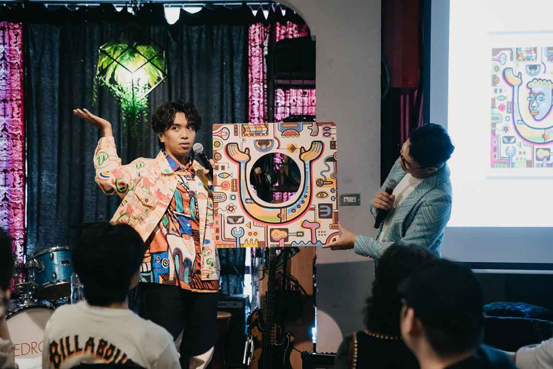 專輯由那屋瓦御用設計師磊勒丹操刀,加入多種阿拉斯代表元素及繽紛色彩展現了十足的「斜槓精神」