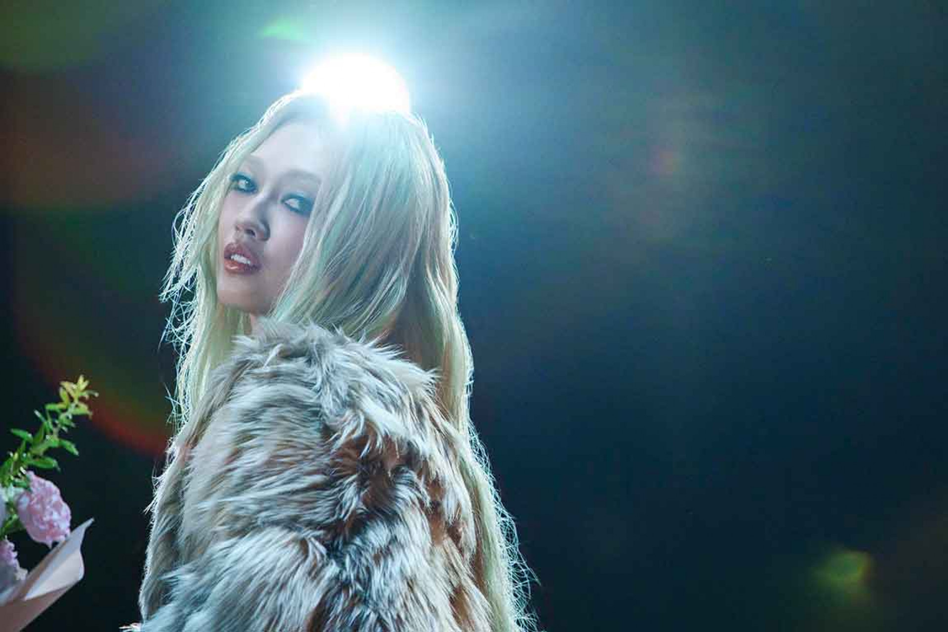 琟娜Verna染出天生髮色 造型爆棚