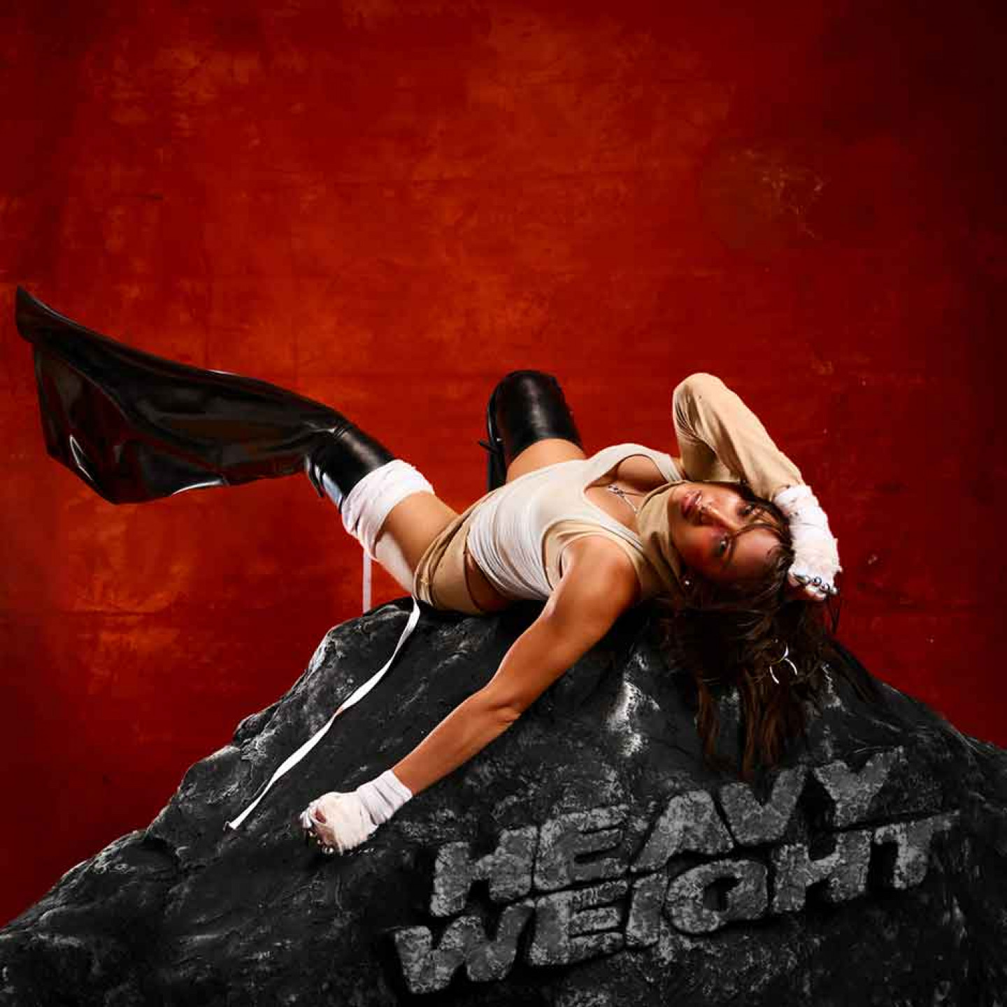 MILLI《HEAVYWEIGHT》專輯封面