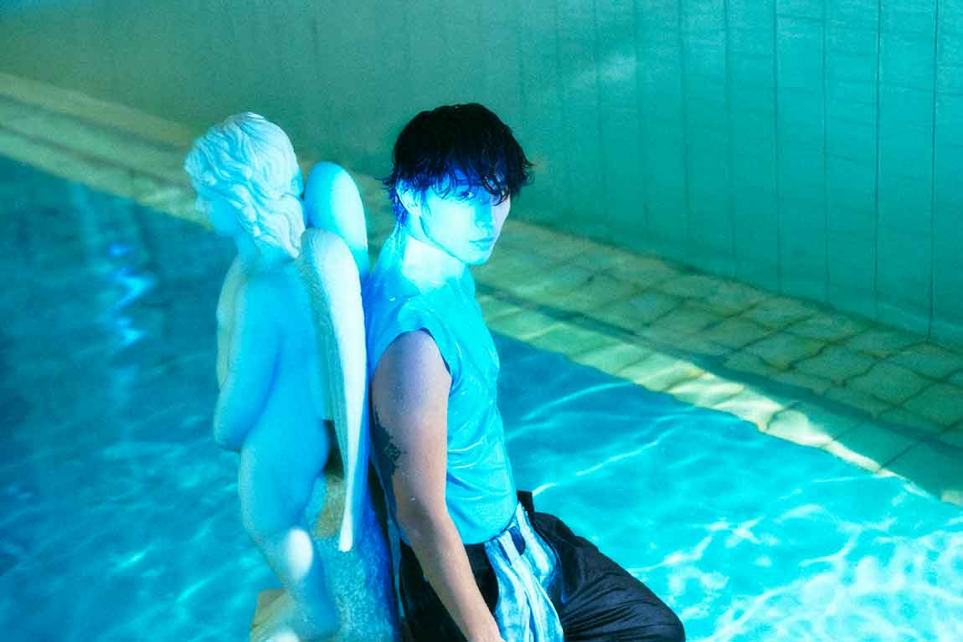 全新創作專輯《允許萬物破碎》最溫柔動人的歌曲〈How Are You〉唱出無聲的重逢