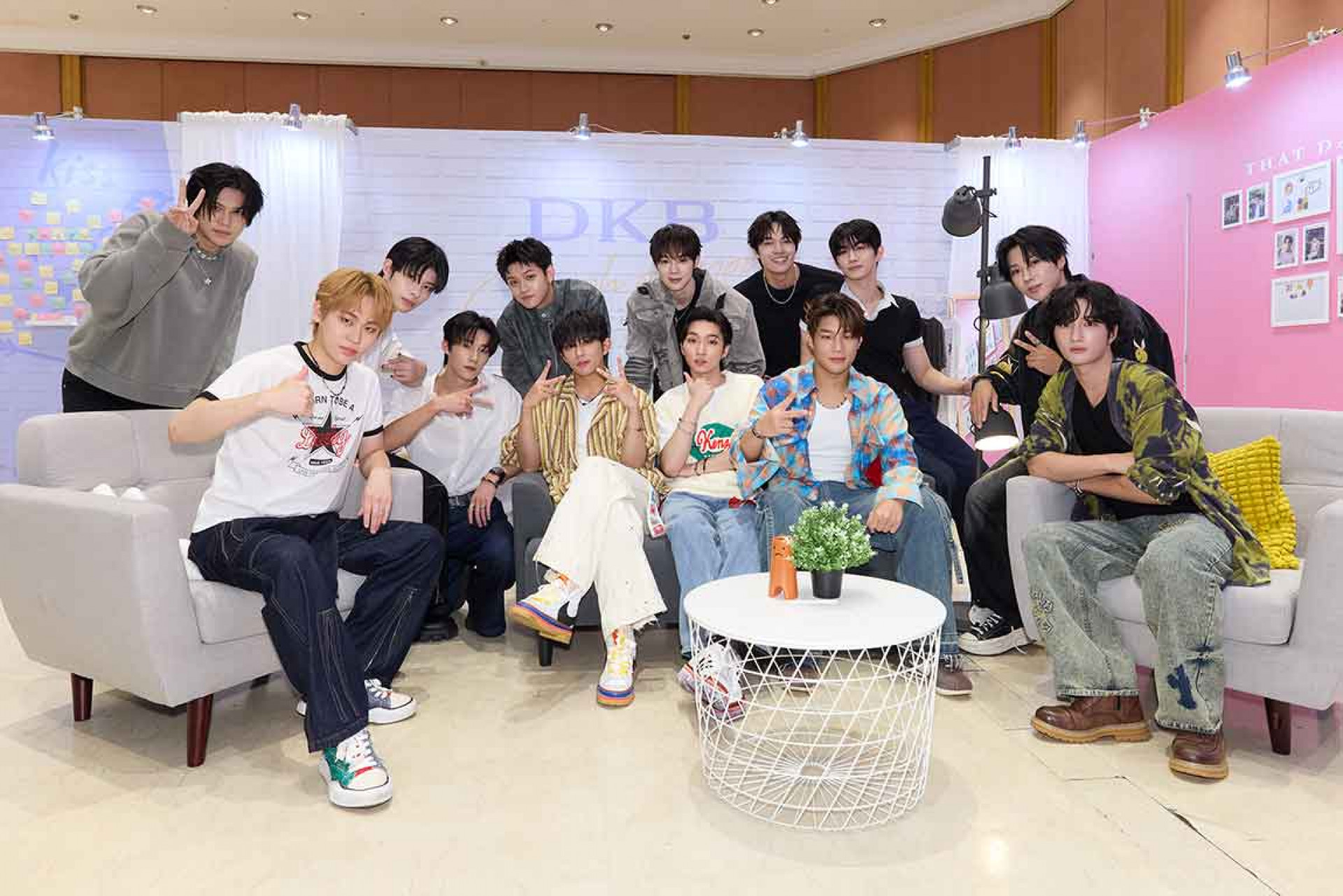 ARKis如期赴約 帶同梯F.F.O拜訪快閃店 DKB得知隊長Alex是釣蝦專業戶 興奮相約下次一起去釣蝦