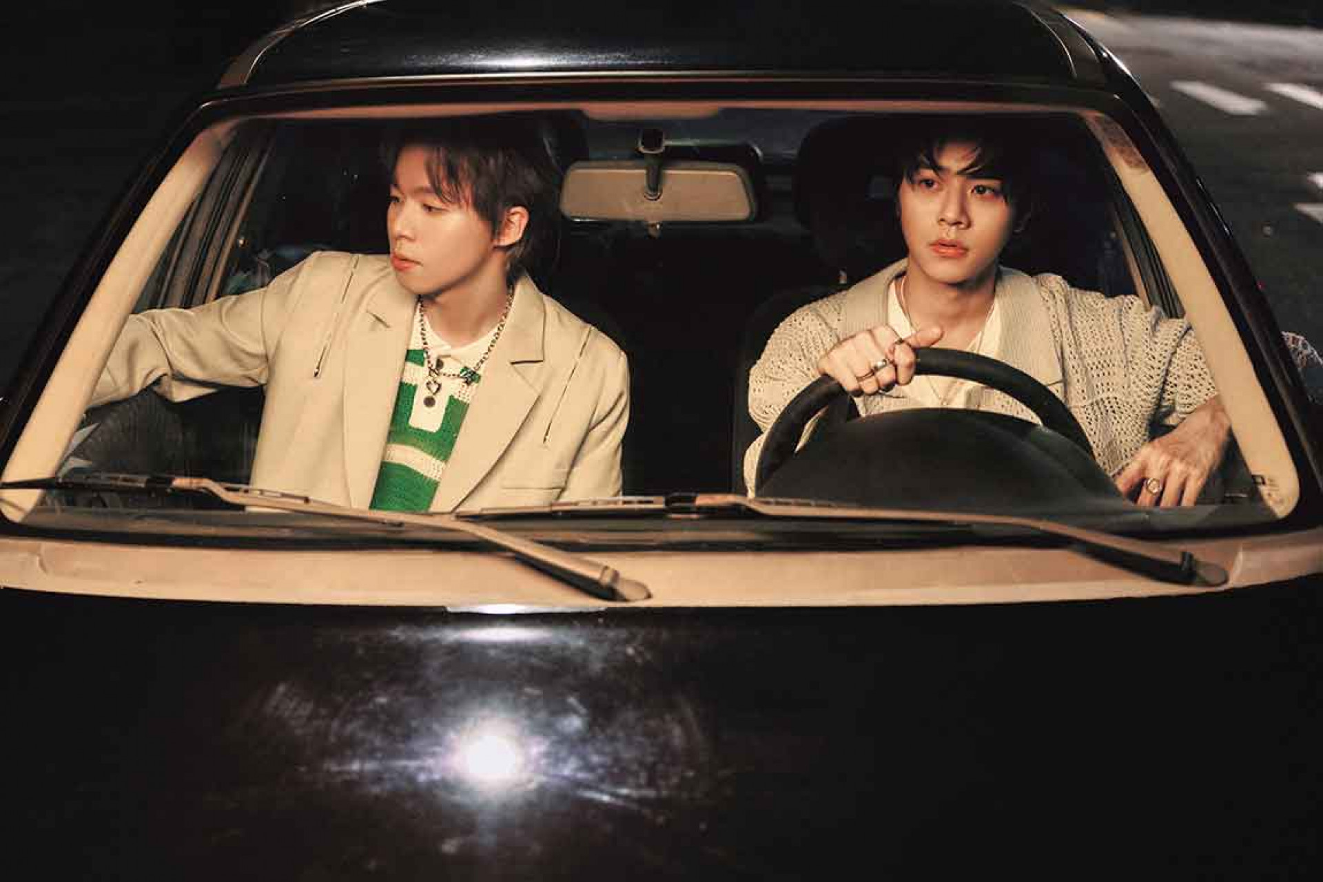 瑋瑋黃挺瑋(左)、林佳辰(右)