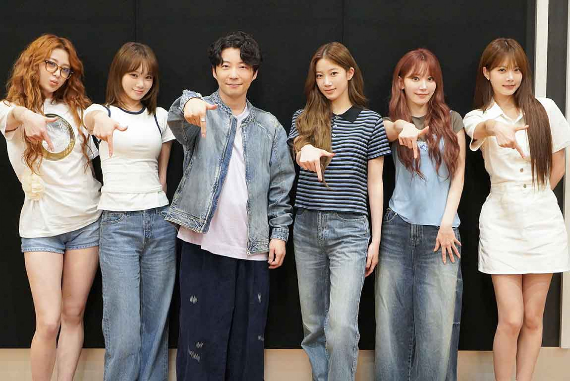 星野源 x LE SSERAFIM。照片提供:摘自星野源官方X