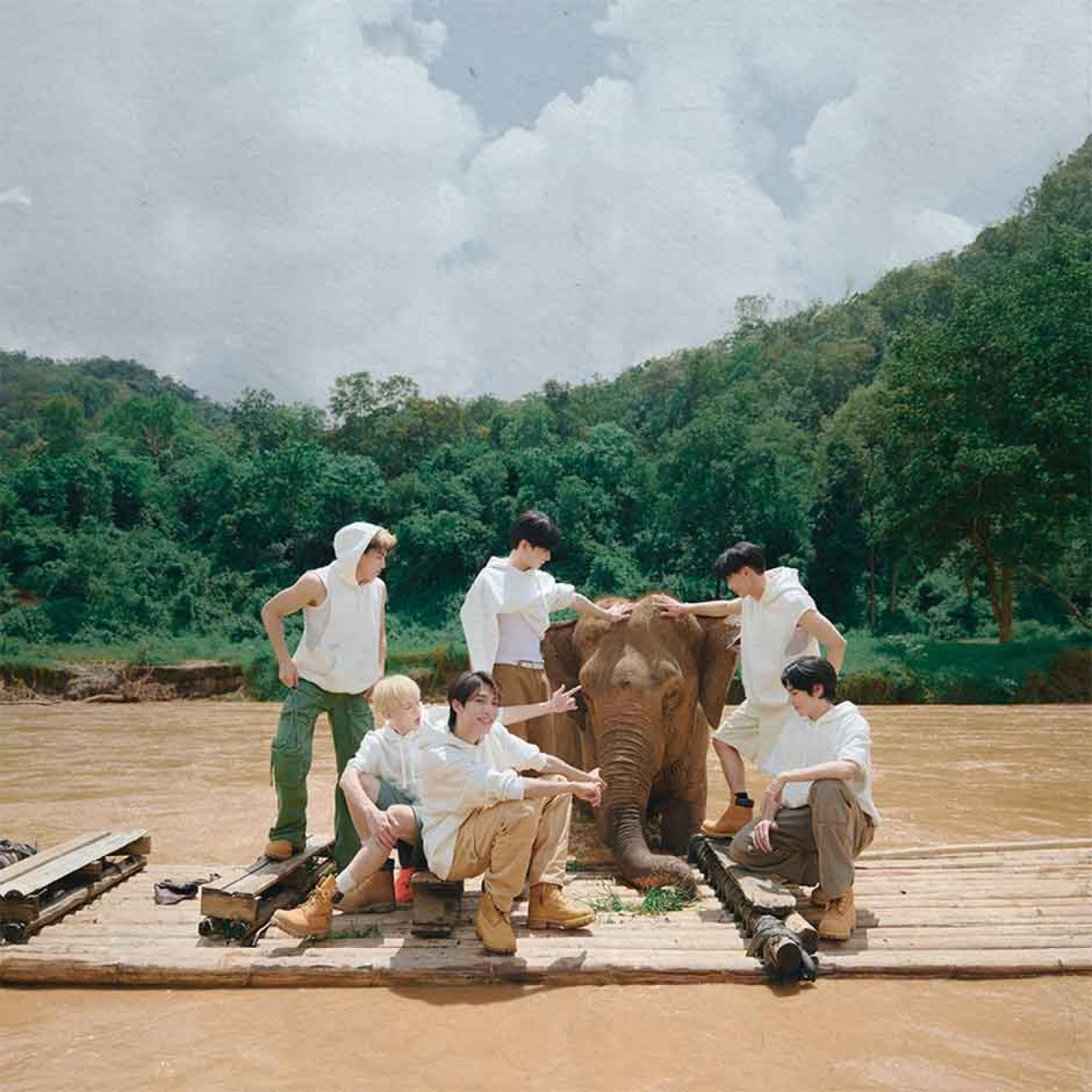 前排左起:子翔、煥鈞、佳辰;後排左起:哲言、祖安、文廷