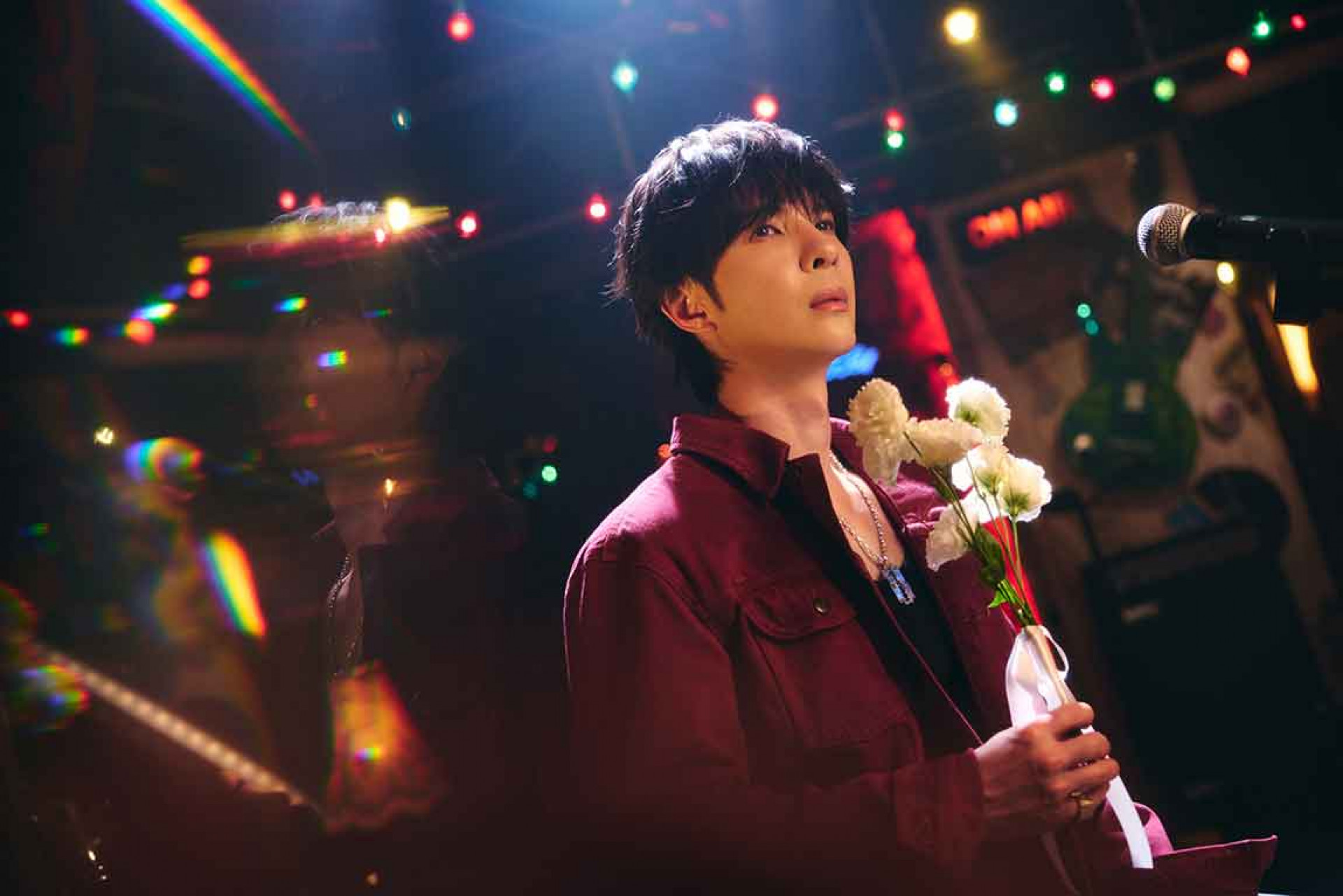 陳勢安在劇中本色出演駐唱歌手,從他的歌曲視角帶出故事