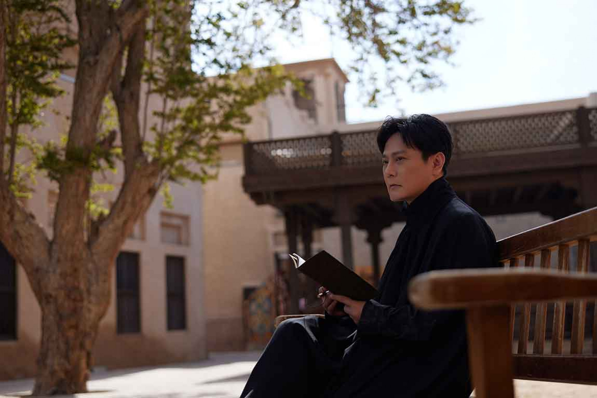 親任製作人 音樂到影像全程掌舵 打造人生「哲」學首部曲