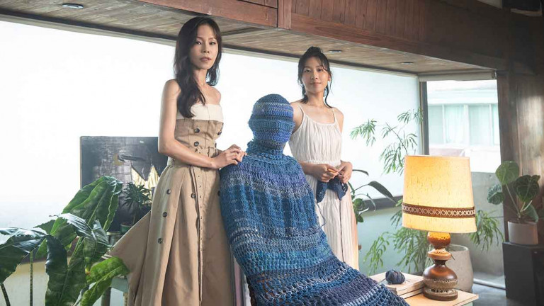 彭佳慧首度合作陳綺貞打造高難度歌曲〈成人之美〉MV如同戀愛窒息驚悚片