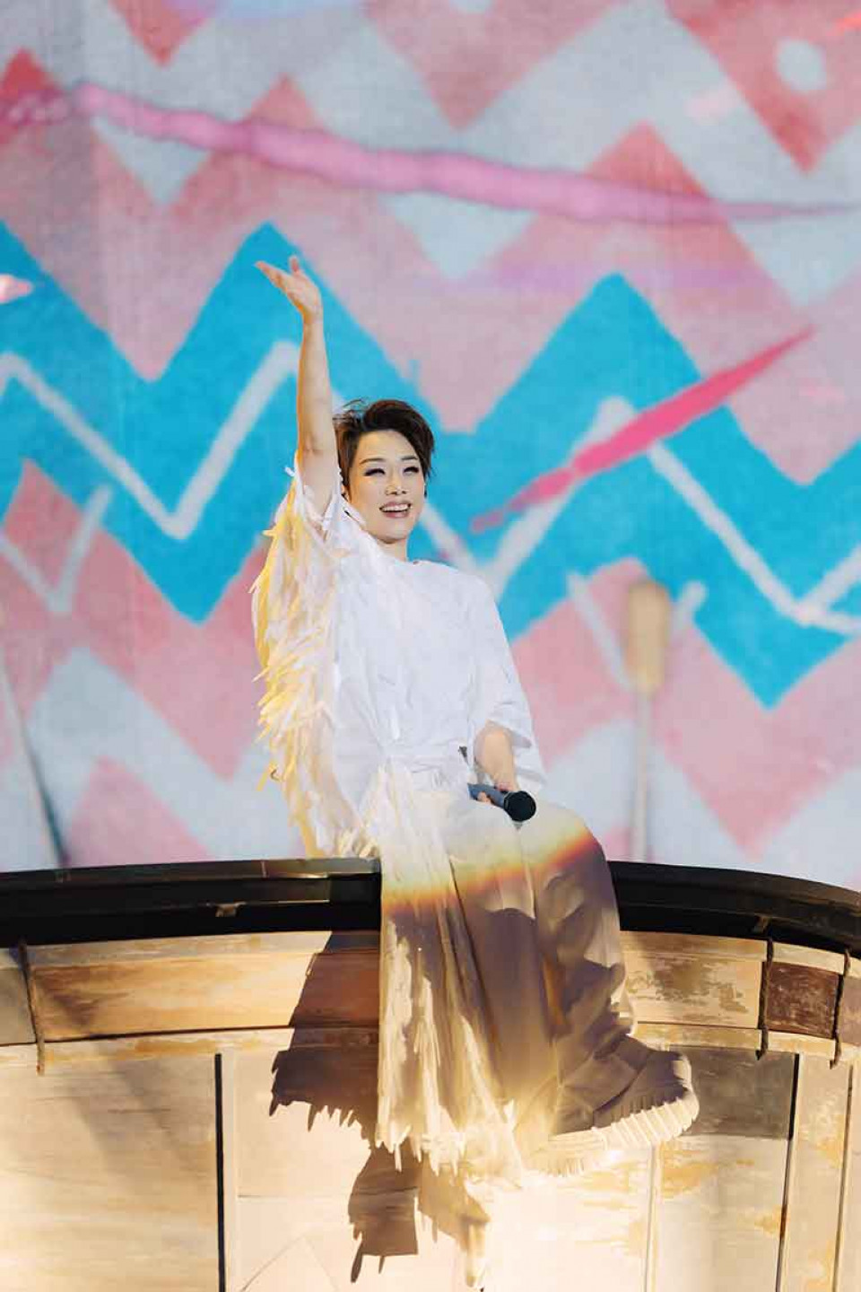 金曲串起集體回憶 〈至少還有你〉大合唱引爆情感共嗚