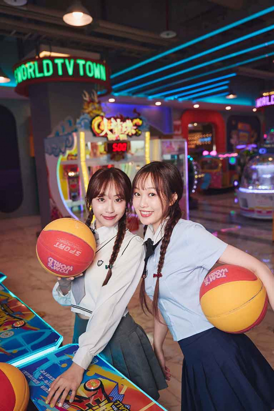 聖恩(左起) 、 ANGIE安吉