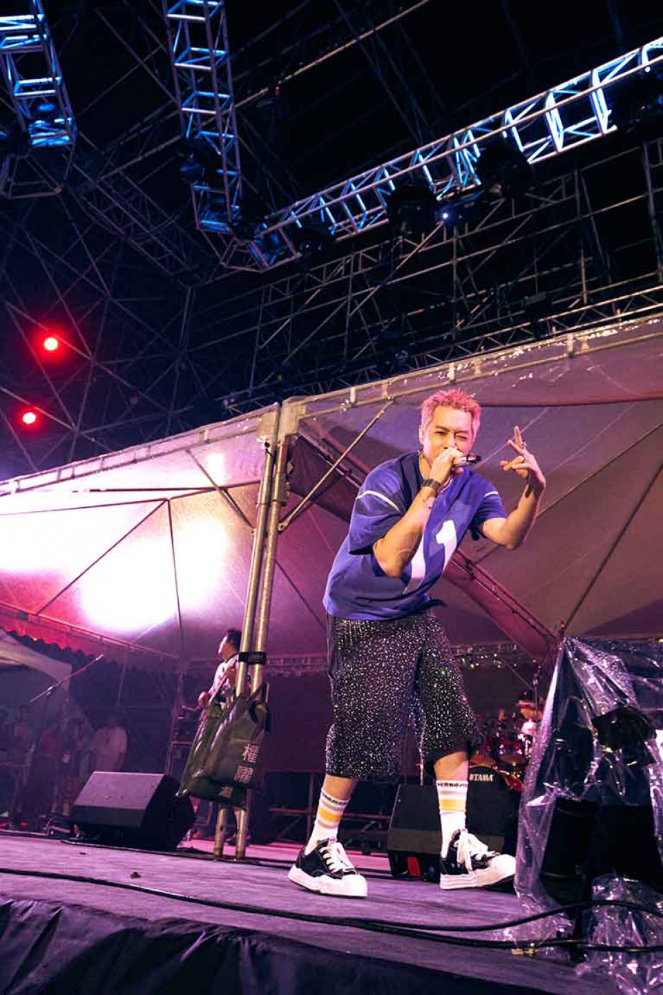 工作中過生日 拚事業不忘寵粉  新專輯、首次Live House專場準備中