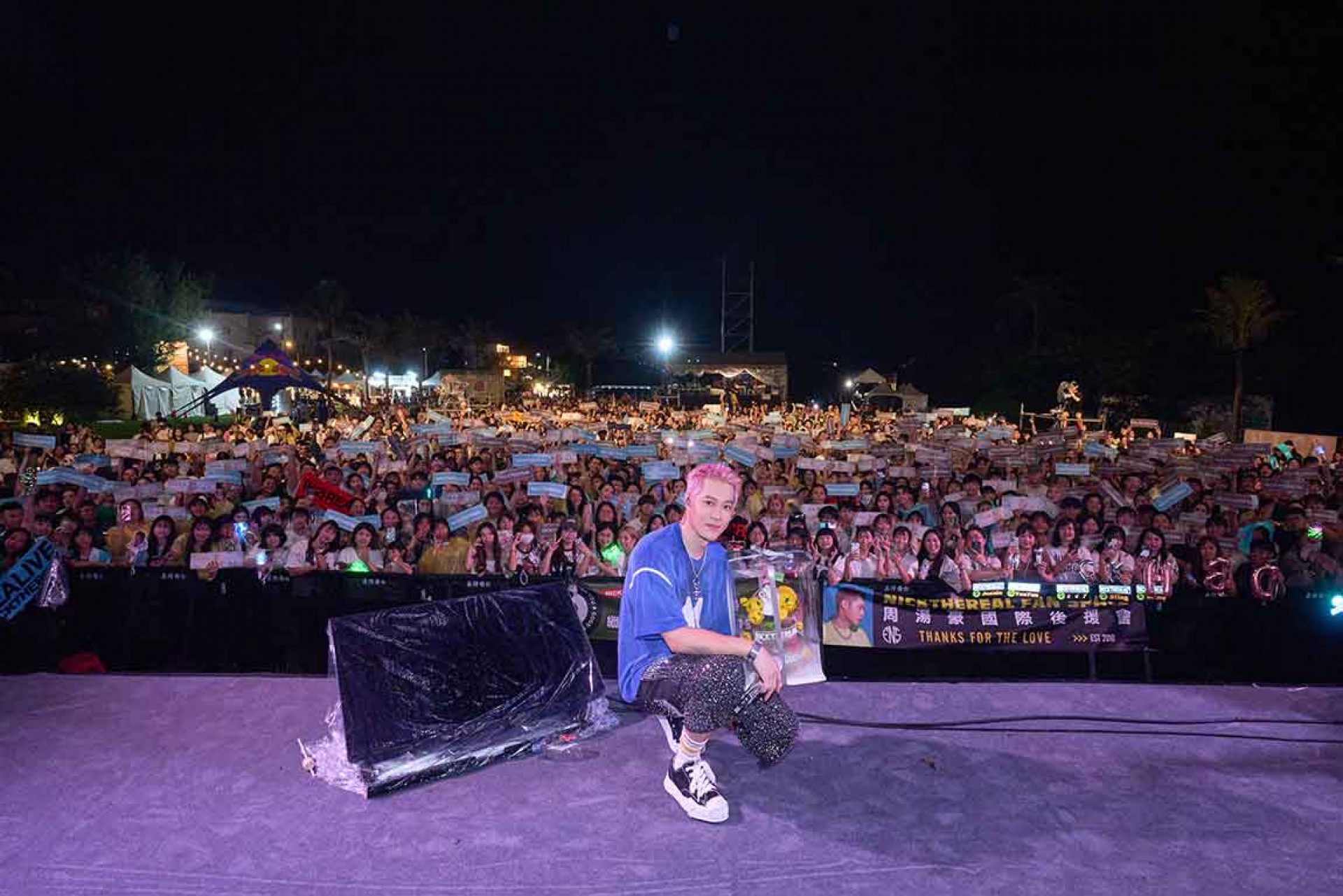 演出一半被喊卡!原來是歌迷貼心準備翻糖蛋糕 全場齊喊生日快樂