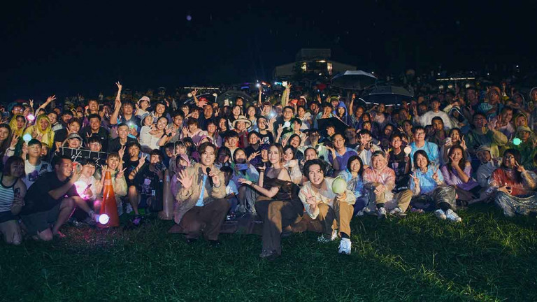 告五人家鄉宜蘭剛唱完馬不停蹄奔台東開唱 兩萬哈瓜雨中應援 許願打造「哈瓜熱氣球」