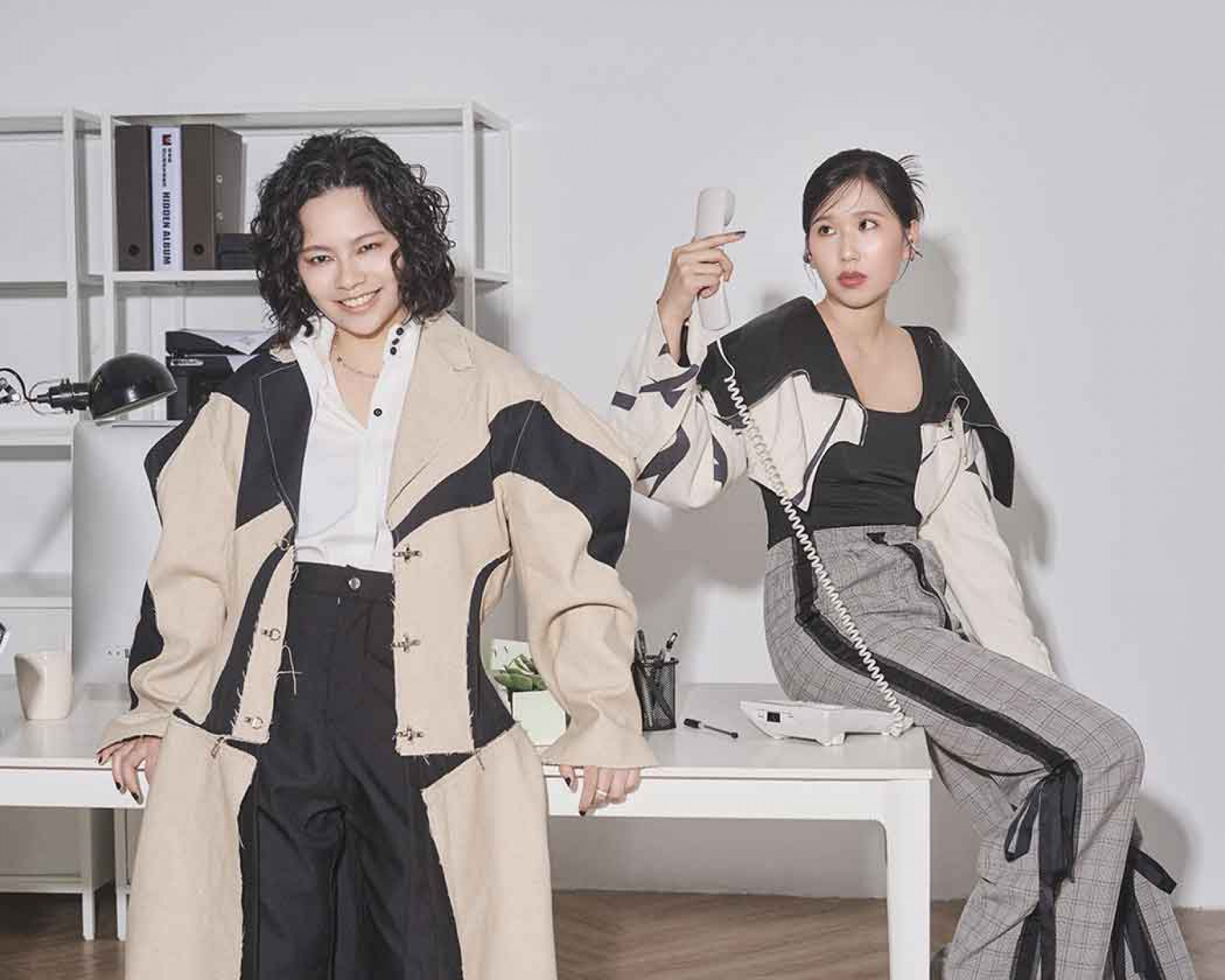 凹與山 Our Shame 第二張專輯《Hidden Album》，左為主唱暨製作人小凹，右為鼓手 Isan 