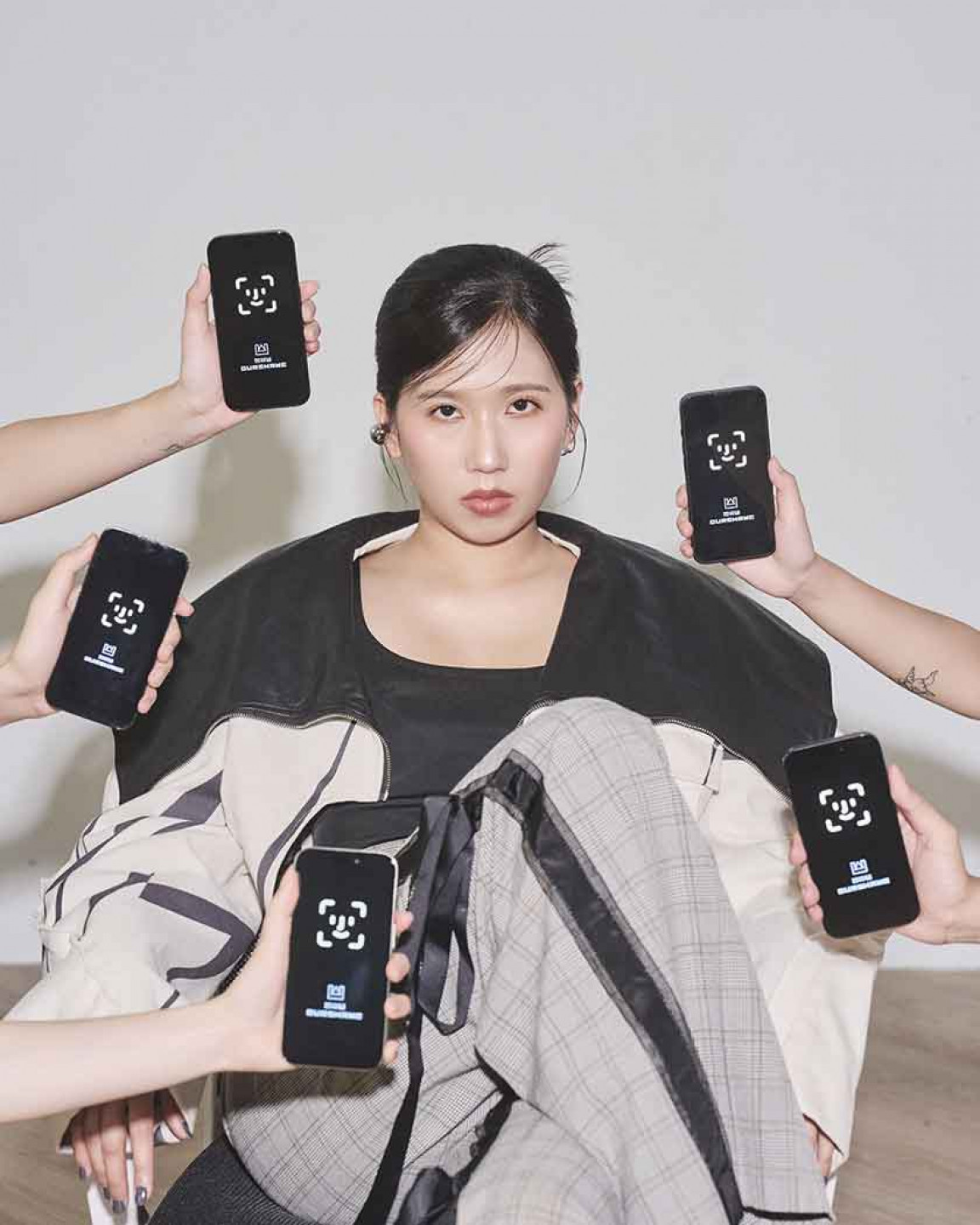 Hidden Album》專輯以 Face ID 等概念為靈感延伸創作，圖為鼓手 Isan 
