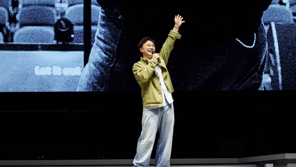 陳奕迅演唱會紀錄電影隆重首映 粉絲風雨無阻到場熱情支持!