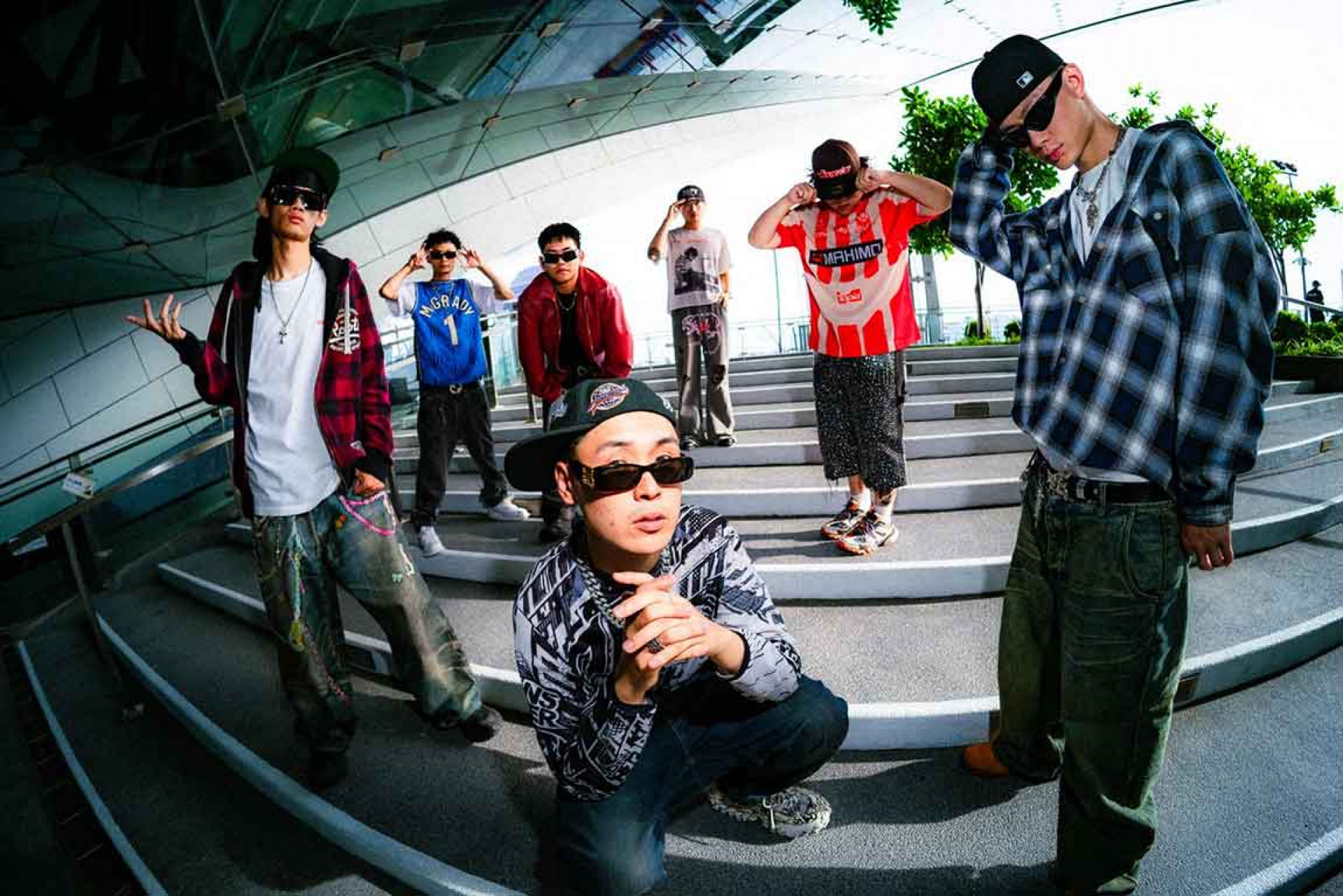 EP主打單曲〈No Time 4 ü〉以瘋狂敘事與強烈感官堆疊展開破口