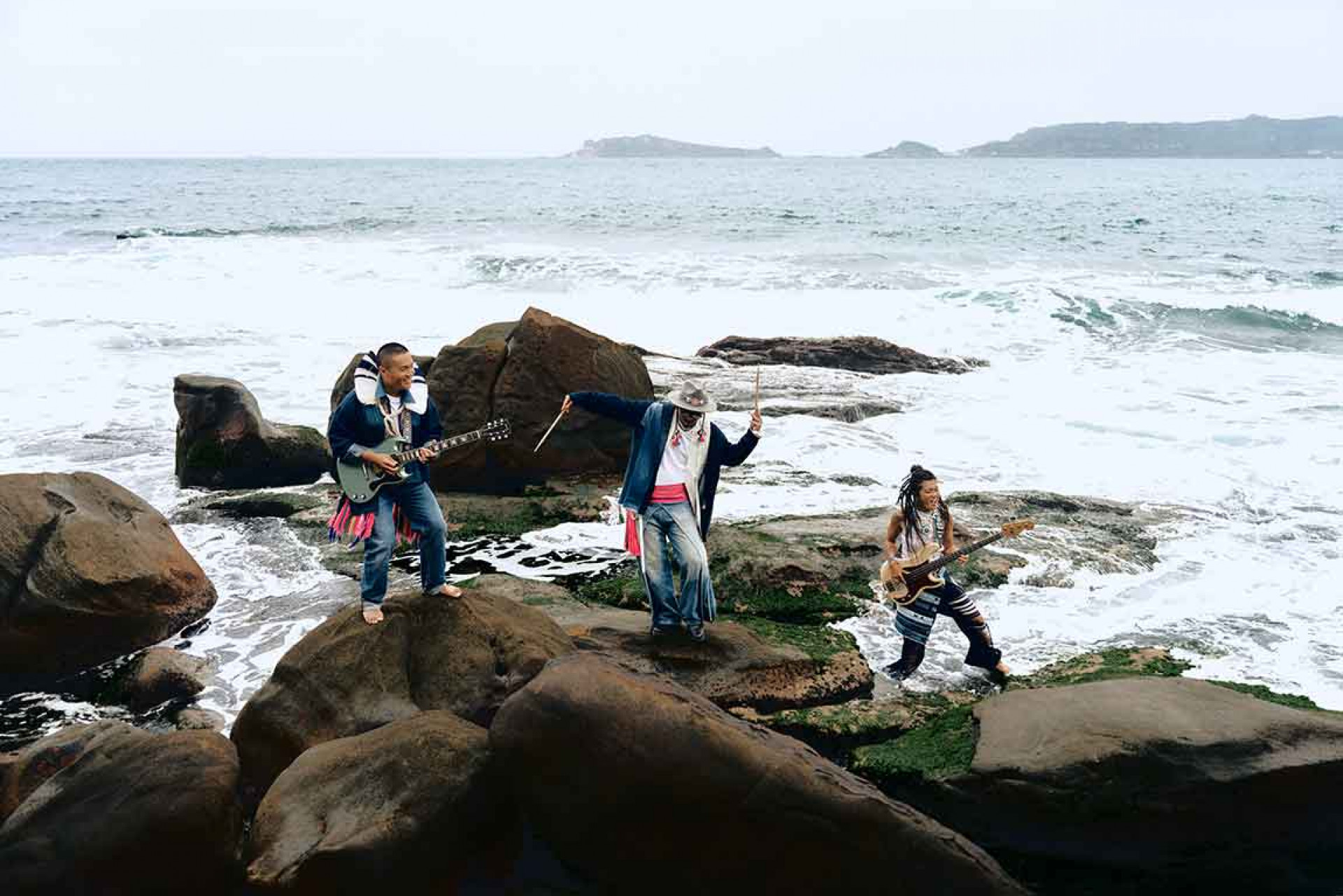 「漂流出口」新專輯《Masonolay i Cepo_》結合「天、地、海」三意象,將於8月27日(三)數位與實體全球同步發行。(圖/風潮音樂 提供)