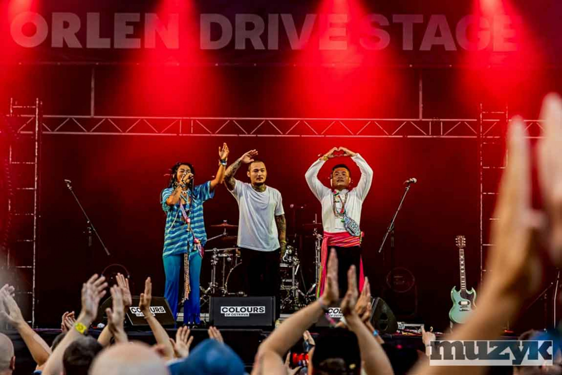 搖滾樂團「漂流出口」在捷克 Colours of Ostrava 音樂節演出,圈粉萬名歐洲樂迷。(圖/muzyk 提供)