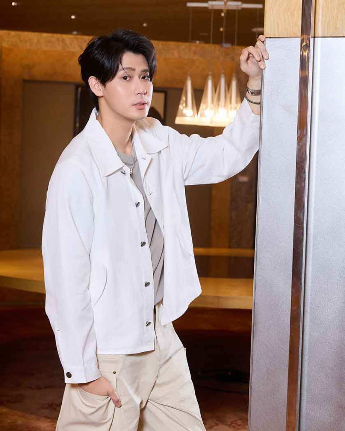 李玉璽化身學長帶「麻辣糖葫蘆」女孩SeoEVE逛夜市！