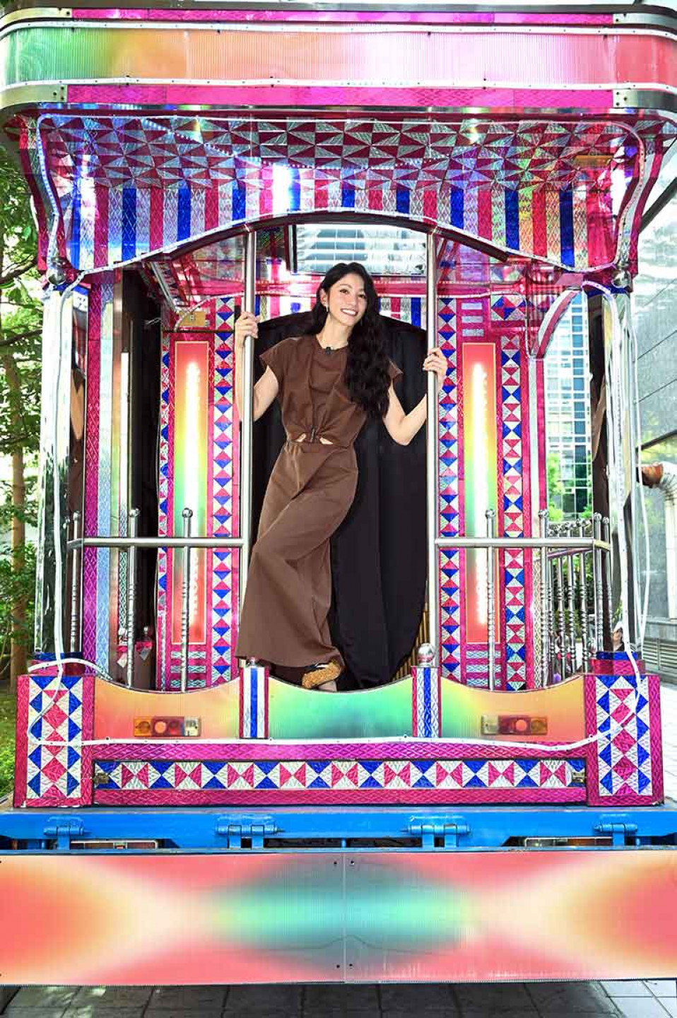 媒體探班巡迴「千娜舞台秀」初登場! 感動復刻記憶中的電子花車