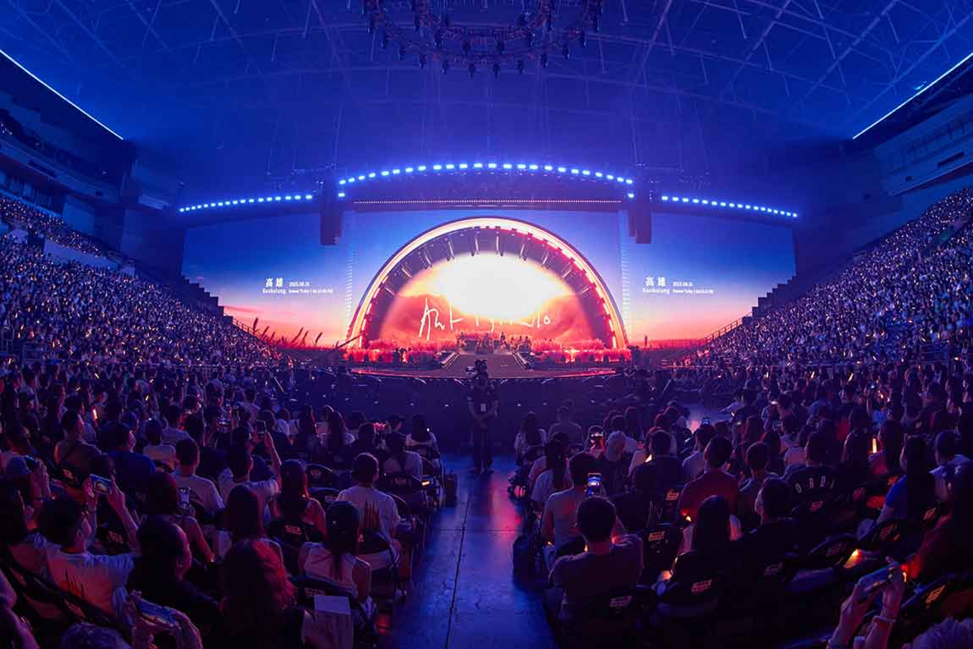 「天后」孫燕姿首度攻唱高雄巨蛋 LED螢幕組成半圓形穹頂 舞美設計震撼呈現