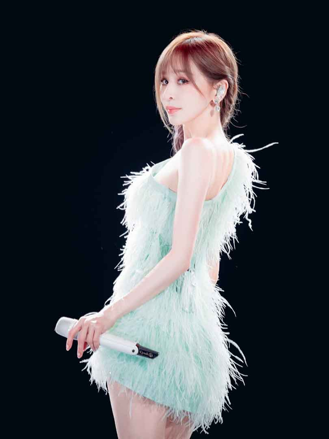 十套全新造型詮釋五彩斑斕的甜 《Happy Loving》十五年後迎特別回歸