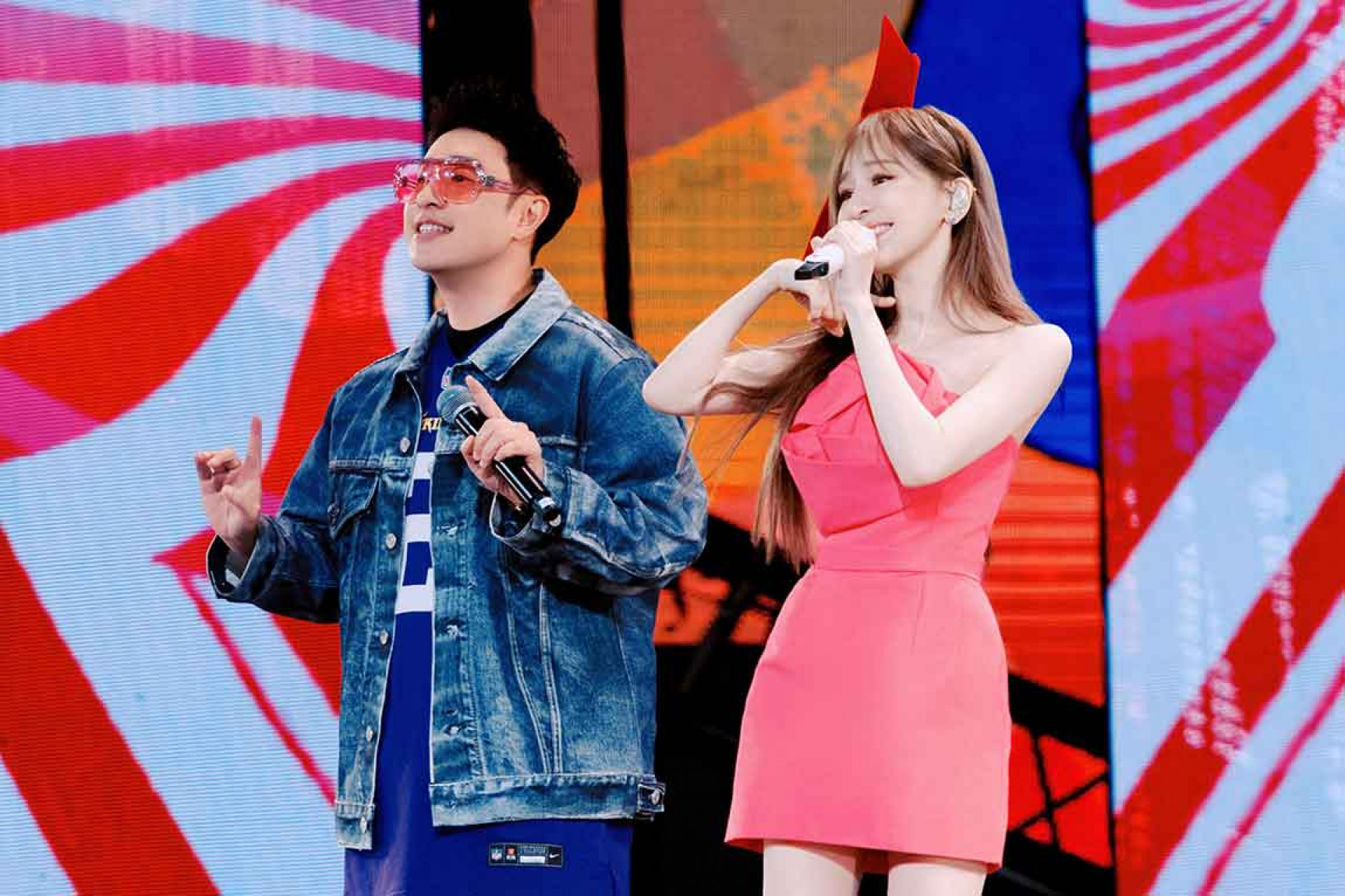 兩人合作唱跳《熱愛》，潘瑋柏(右)改編驚喜加入rap
