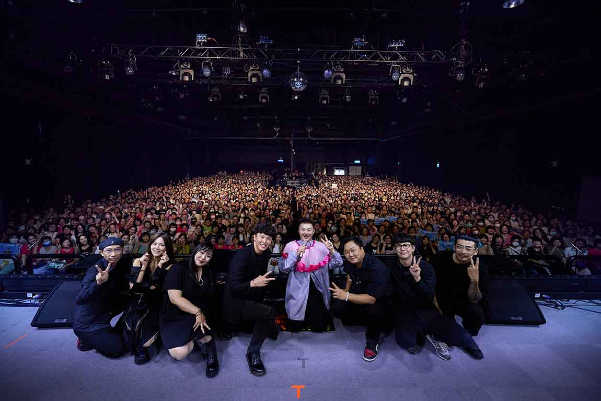 許富凱用28首經典台語歌「超渡」上千名男男女女記憶中的浮沉情海-笑稱宛如佈道大會